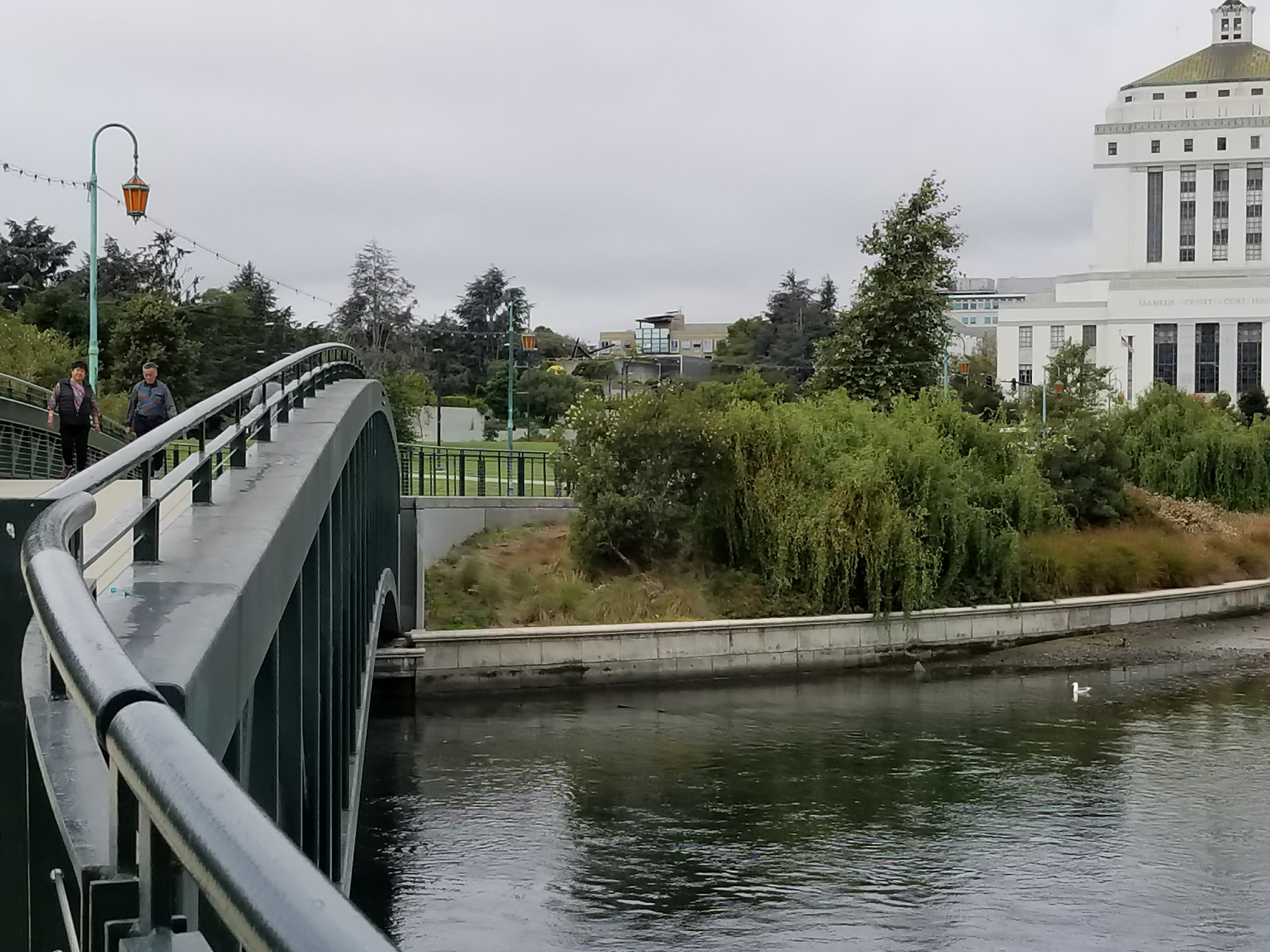 New walking bridge connects west to south legs of Lake Merritt, Oakland